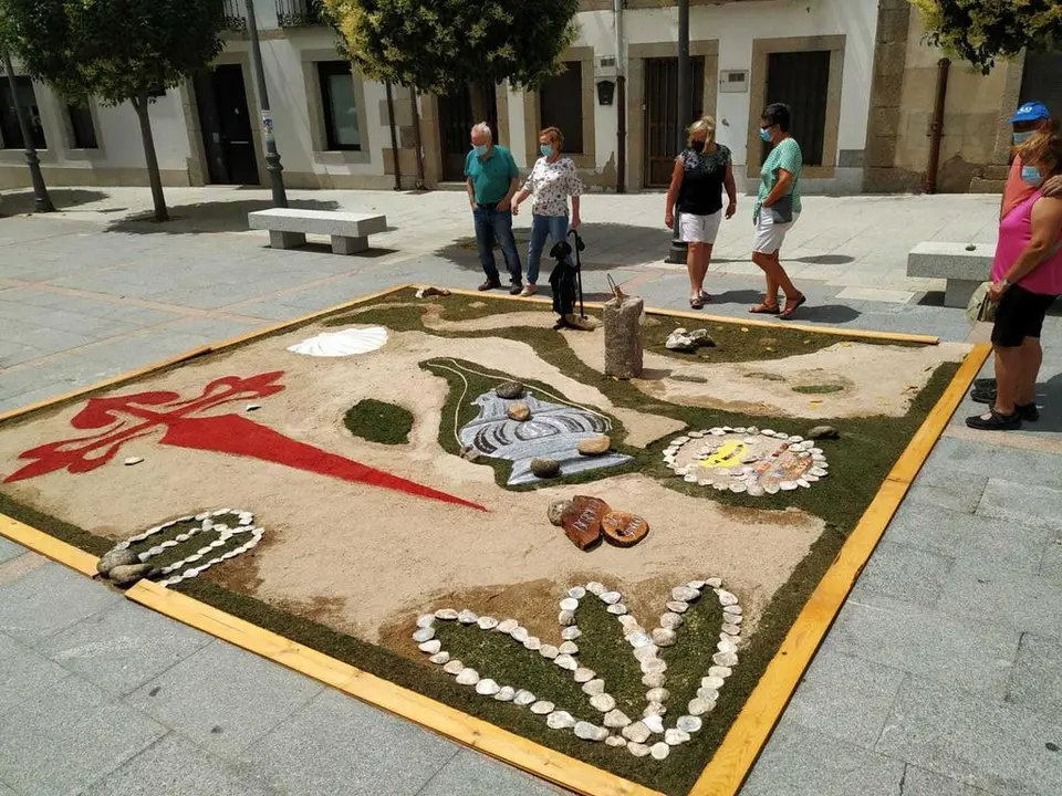 Manto floral elaborado por La Mayuela