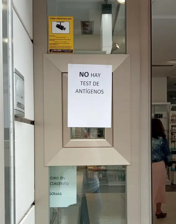 Cartel en una de las farmacias en pleno centro de Zamora