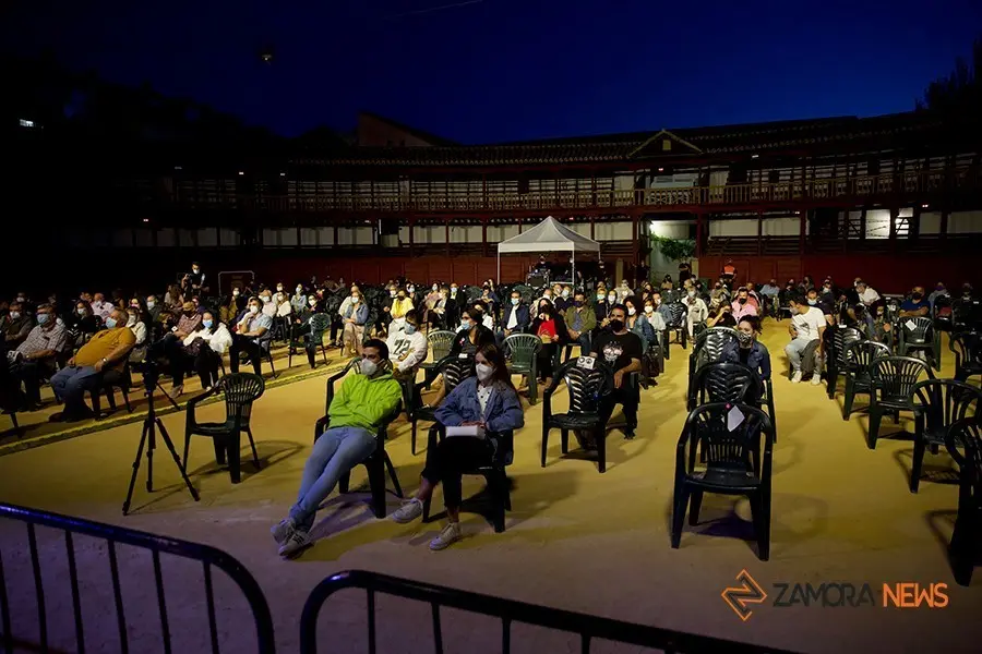 Concierto plaza de toros de Toro. Españoleando y Cruce de Caminos