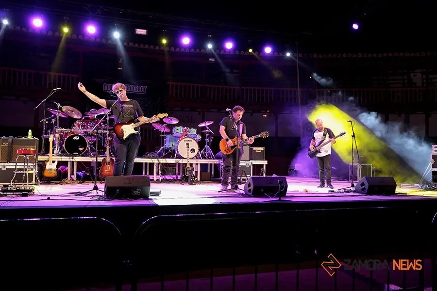 Concierto plaza de toros de Toro. Españoleando y Cruce de Caminos