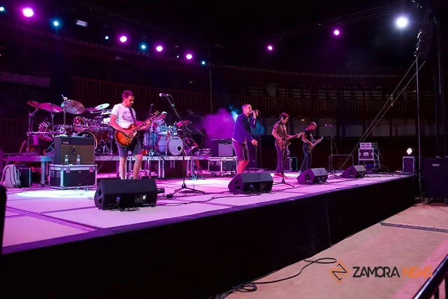 Concierto plaza de toros de Toro. Españoleando y Cruce de Caminos