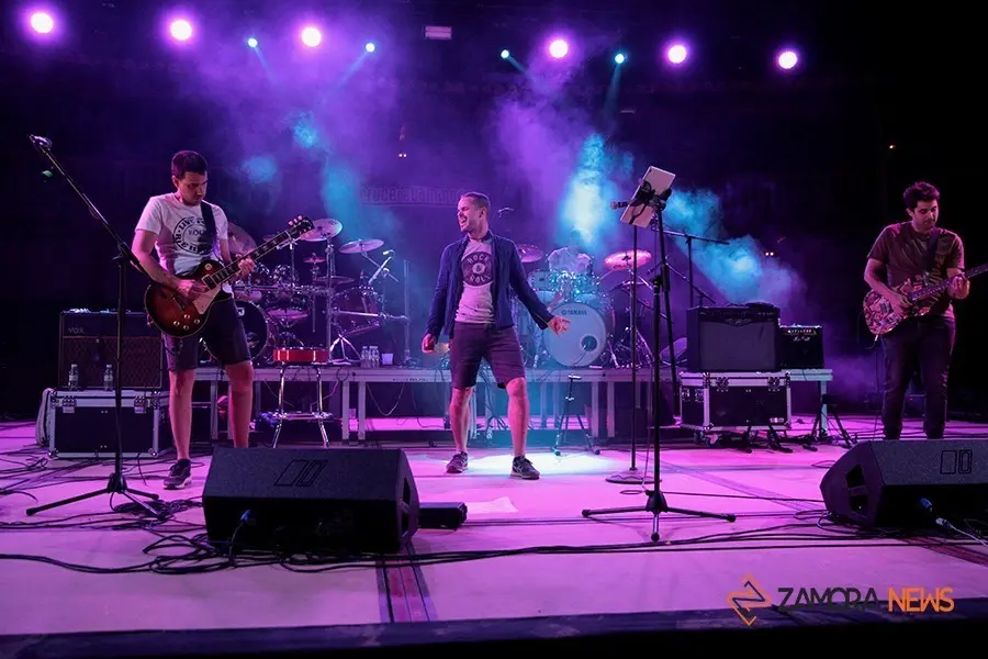 Concierto plaza de toros de Toro. Españoleando y Cruce de Caminos