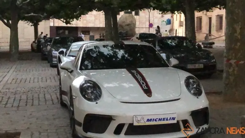 coches en el parador (3)