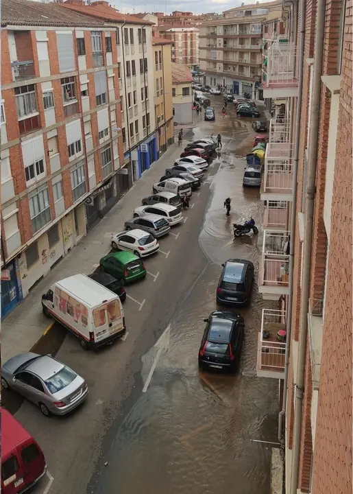 Imagen del reventón de una tubería en la calle Campo de Marte. Fotografía: CEDIDA