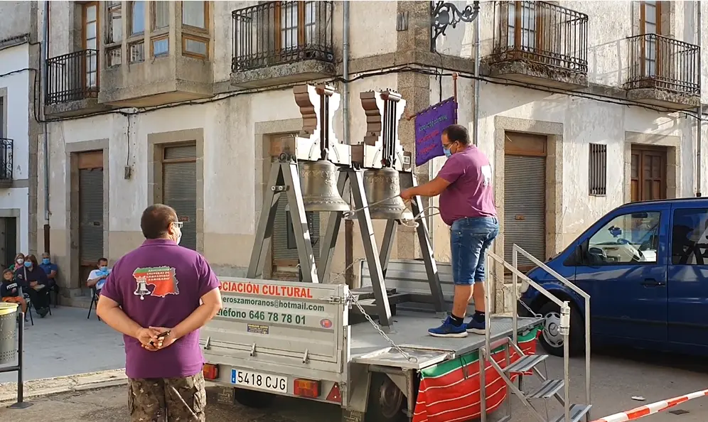 Exhibición de la Asociación Cultural Campaneros Zamoranos en Bermillo