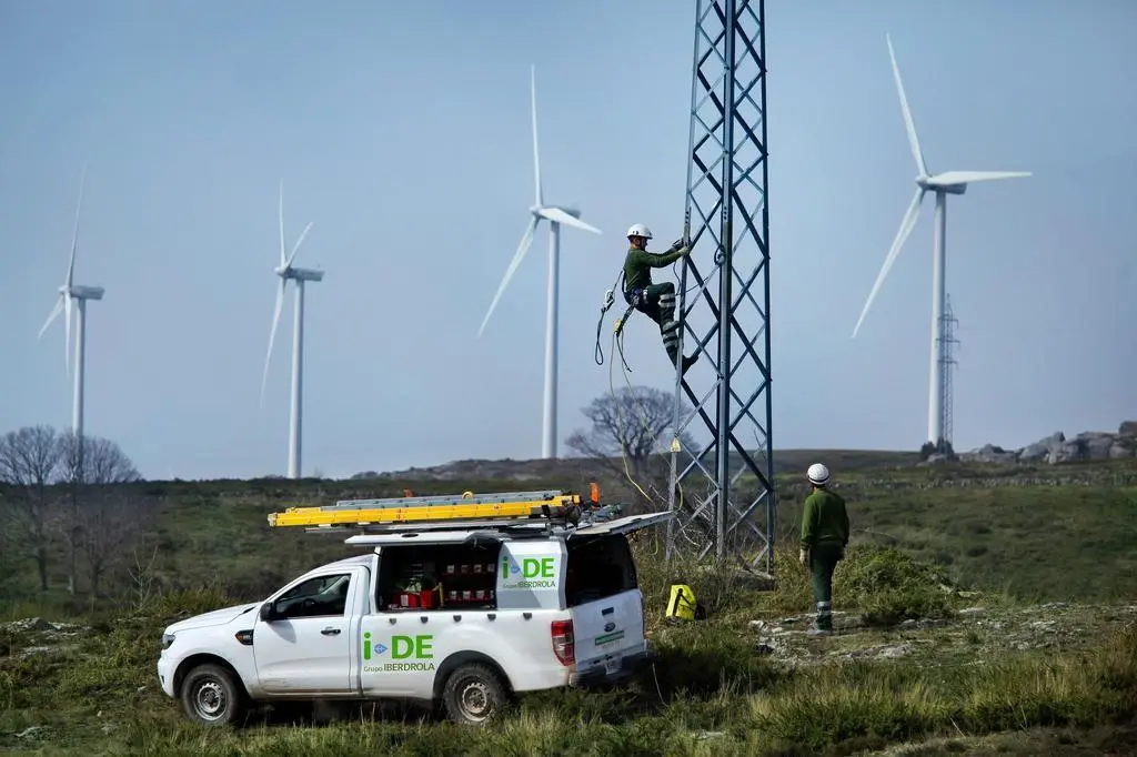 i-DE_Mantenimiento líneas eléctricas_ baja