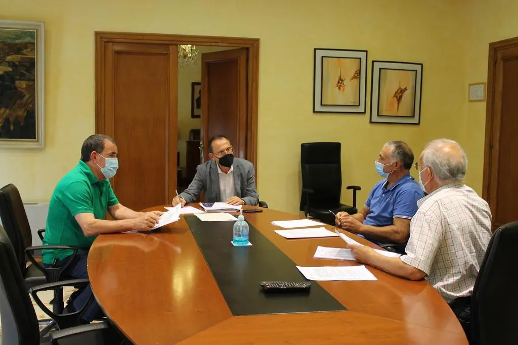 Reunión del Subdelegado con una representación de la Asociación de Desarrollo Comunitario Aliste