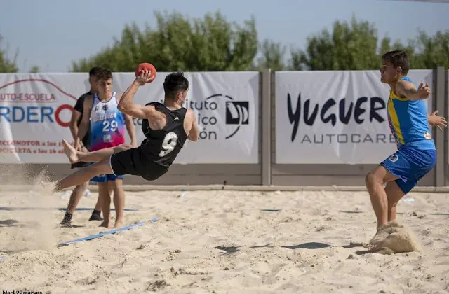 Imagen de los entrenamientos con la selección de balonmano playa. Fotografía: Club Balonmano Zamora