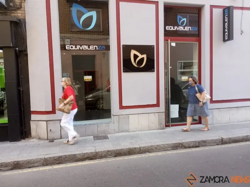 El local de Equivalenza cerrado