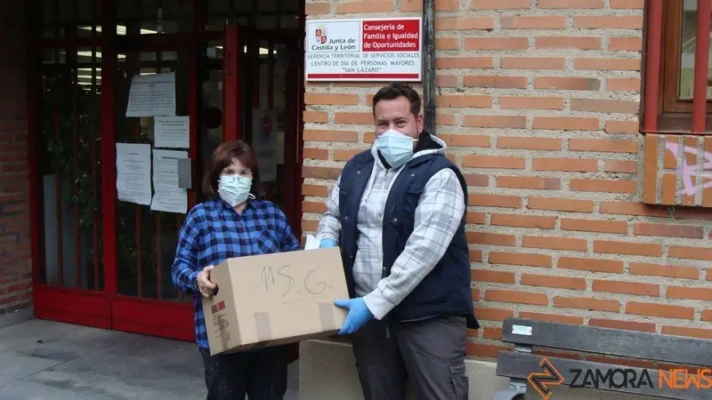 Entrega de mascarillas en la residencia San Gregorio. Foto de Archivo