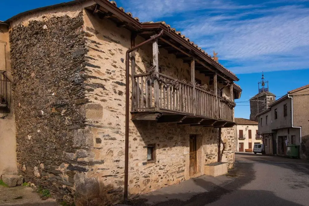 Un inmueble de arquitectura tradicional en Aliste