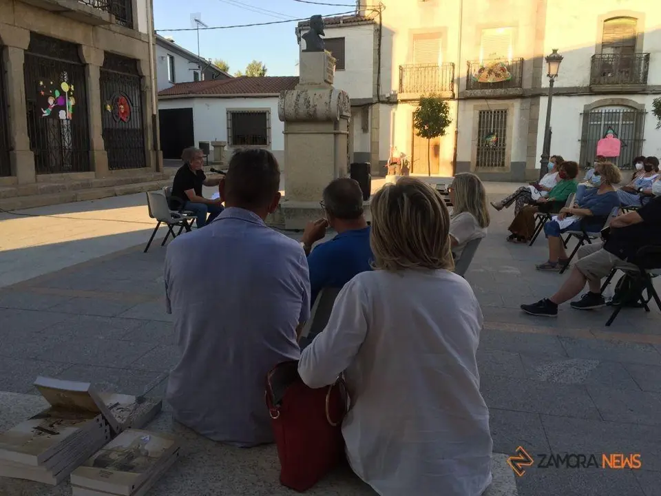 Presentación del libro "Ermitas y cofradías. Religiosidad local en Sayago, Aliste y Alba durante la Edad Moderna" de José Lorenzo Fernández