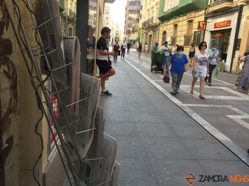 Viandantes por la calle Santa Clara
