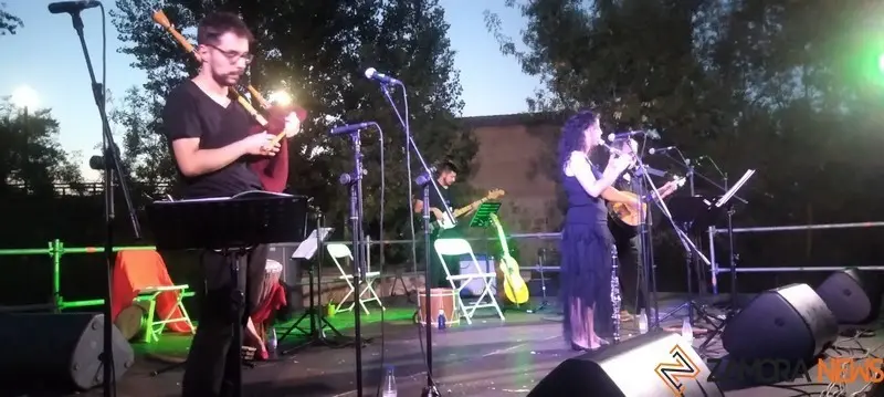 Actuación de Santarén Folk