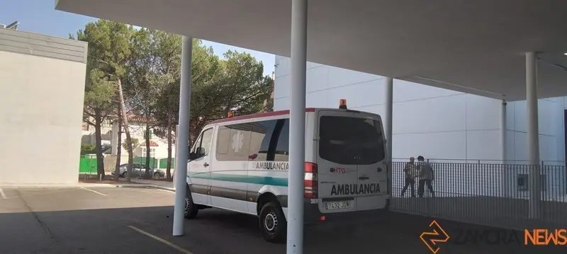 Una ambulancia en el Hospital Provincial de Zamora
