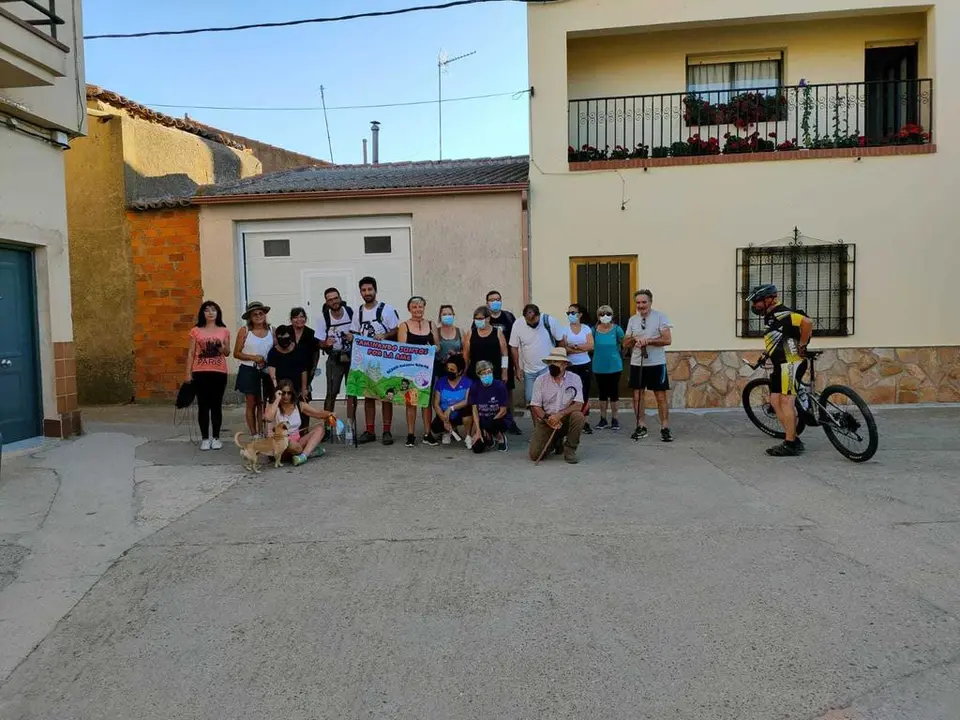 Granja de Moreruela arropa a dos peregrinos por una buena causa | FOTO: Pablo Vázquez y Paloma Fernández