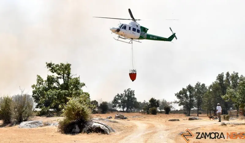fuego fresnadillo  helicóptero 1. Imagen de archivo
