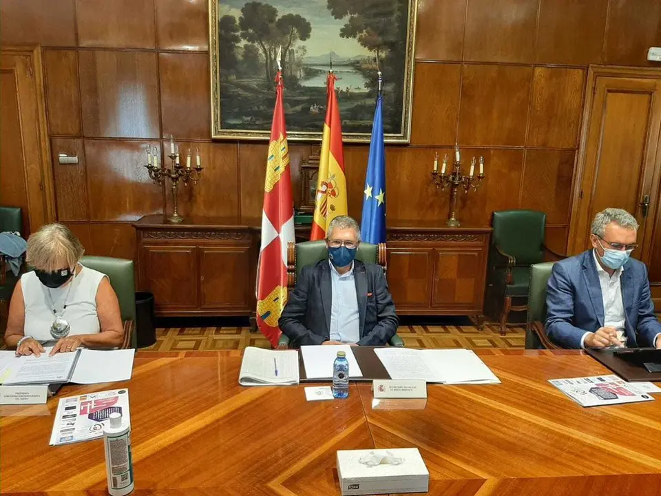 El secretario de Estado de Medio Ambiente junto a la presidenta de la CHD y el delegado del Gobierno en la Subdelegación de Zamora