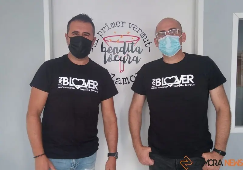 Antonio Gayoso y Miguel Domínguez, en la tienda de Morales del Vino