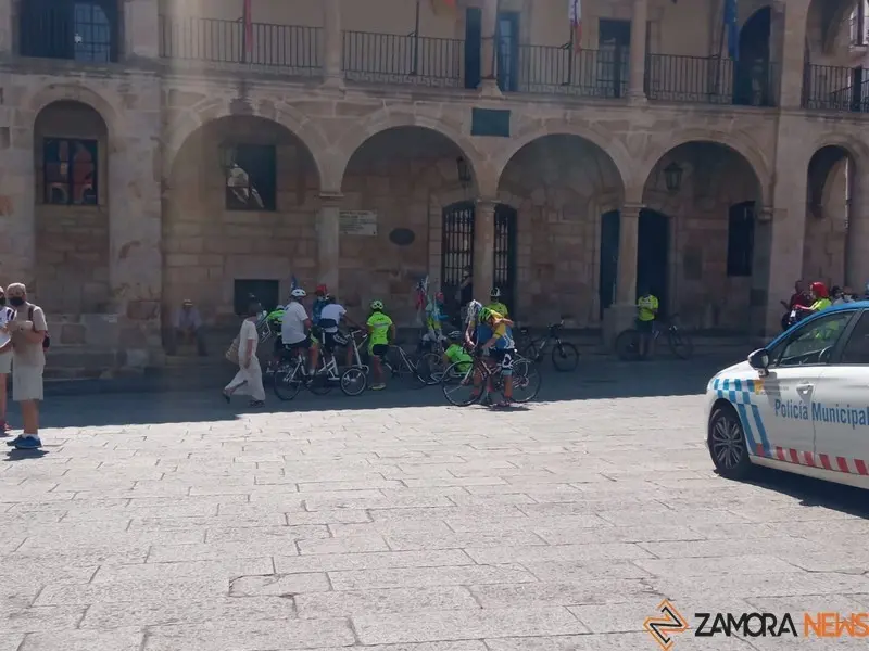 Ciclistas en la Plaza Mayor
