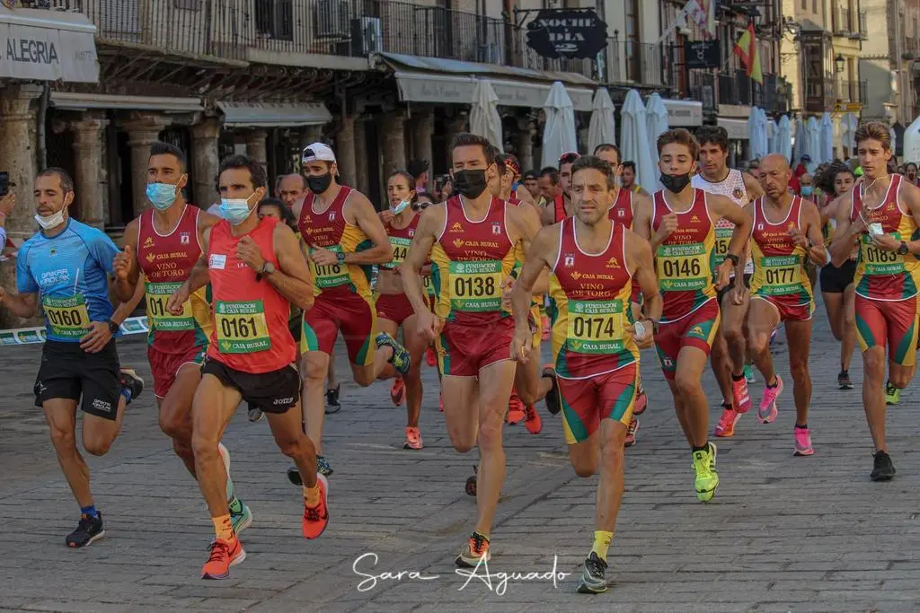 Atletas compitiendo en Toro