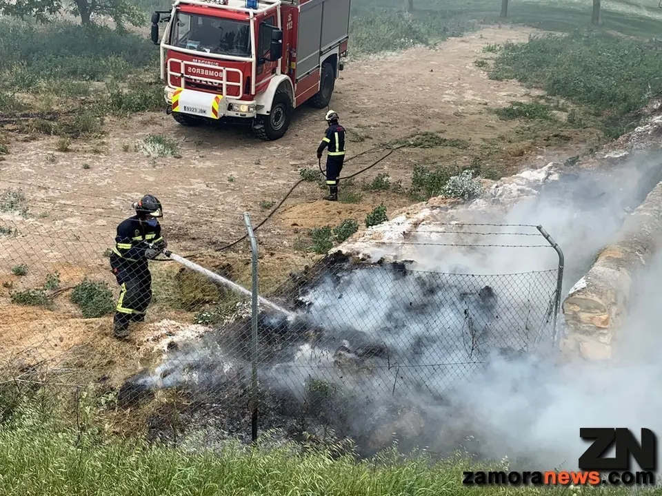 Foto de archivo de un fuego cerca de Valorio