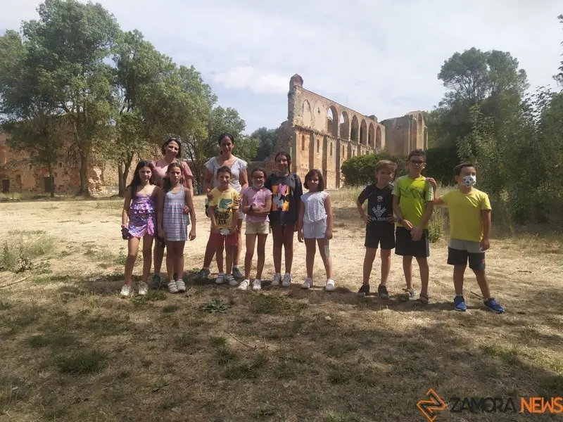 Los niños de Granja de Moreruela, de ruta por el monasterio