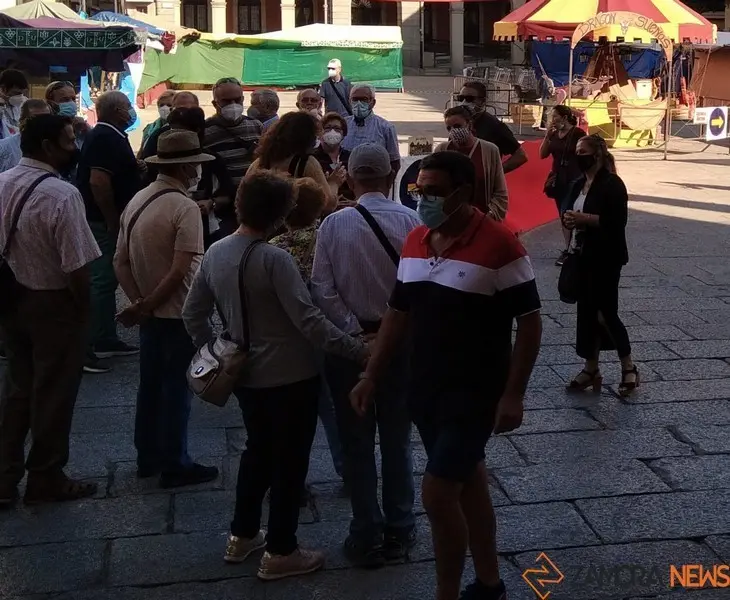 Turistas en la Plaza Mayor de Zamora