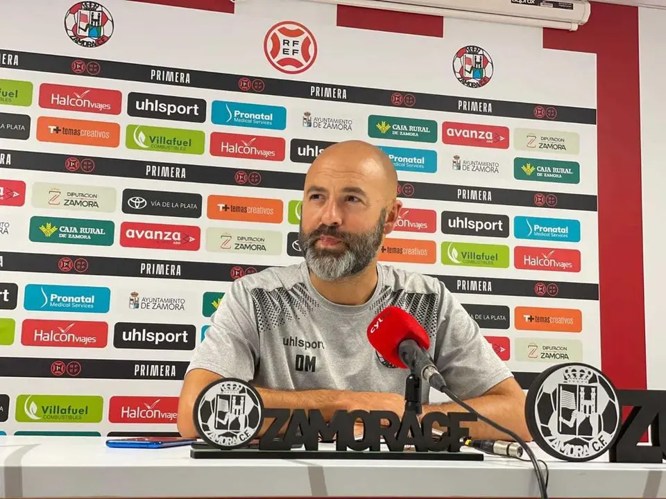 David Movilla, entrenador del Zamora CF atiende a los medios de comunicación. | FOTO: Zamora CF