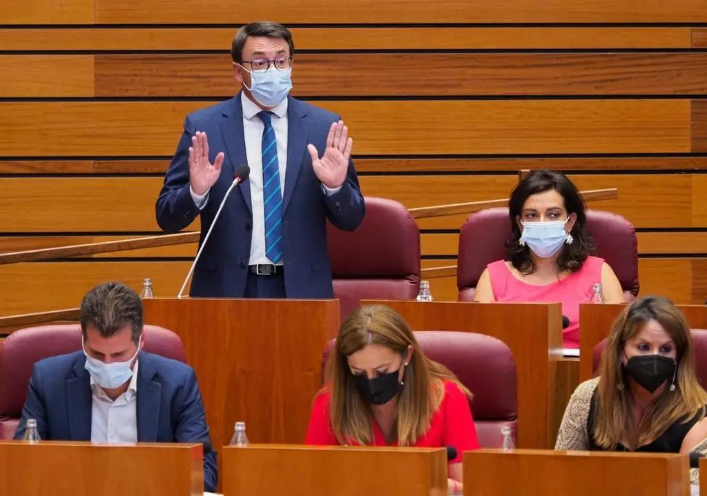 El portavoz socialista de Educación del Grupo Socialista en las Cortes, Fernando Pablos