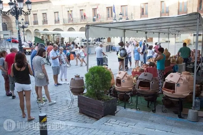 Foto antes de la alerta sanitaria de la feria de cerámica. Imagen: Interbenavente.es
