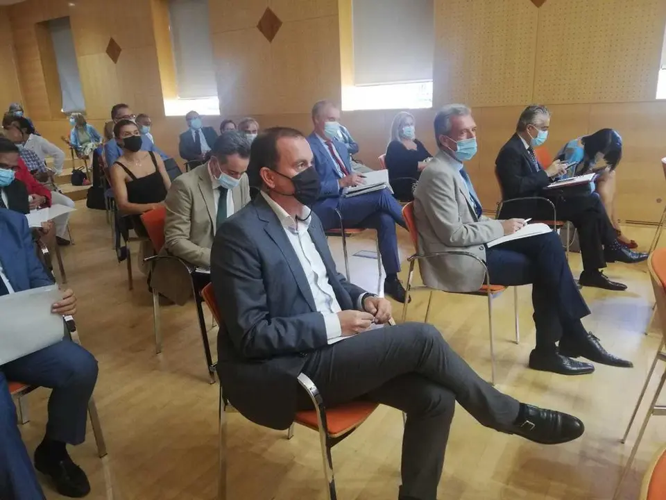 Requejo, durante la reunión ayer con la consejera de Sanidad