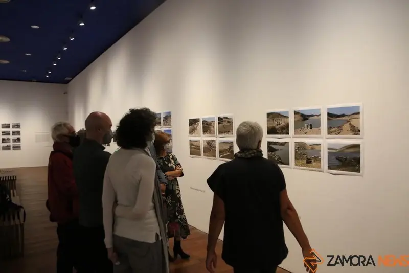 Inauguración de una exposición en el Museo de Zamora. imagen de archivo