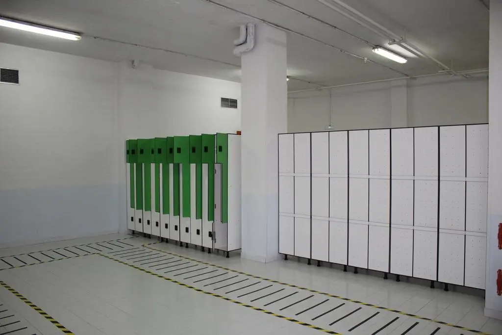 Vestuarios piscina Los Almendros. Imagen de archivo