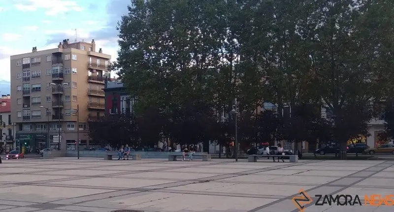 Zamoranos en la Plaza de la Marina