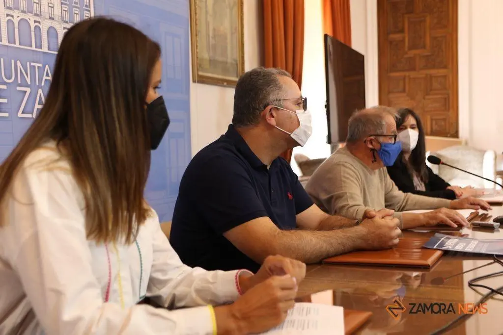 Cristina Cardeñosa, Jesús María Prada, Christoph Strieder y Ana Rosa González durante la presentación de la V edición La Ventana