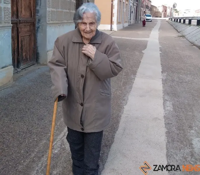 Pepa Álvarez, de paseo por Granja de Moreruela