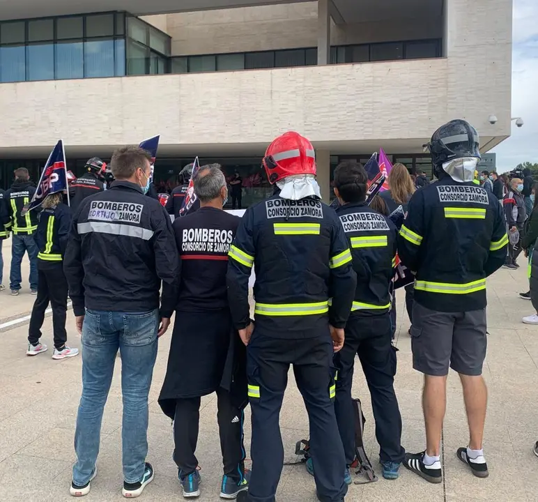 Manifestación de bomberos en Valladolid
