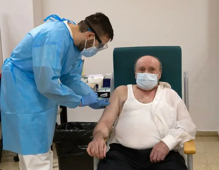 Francisco Tejedor, residente de los Tres Áboles, primer vacunado en Zamora en diciembre de 2020