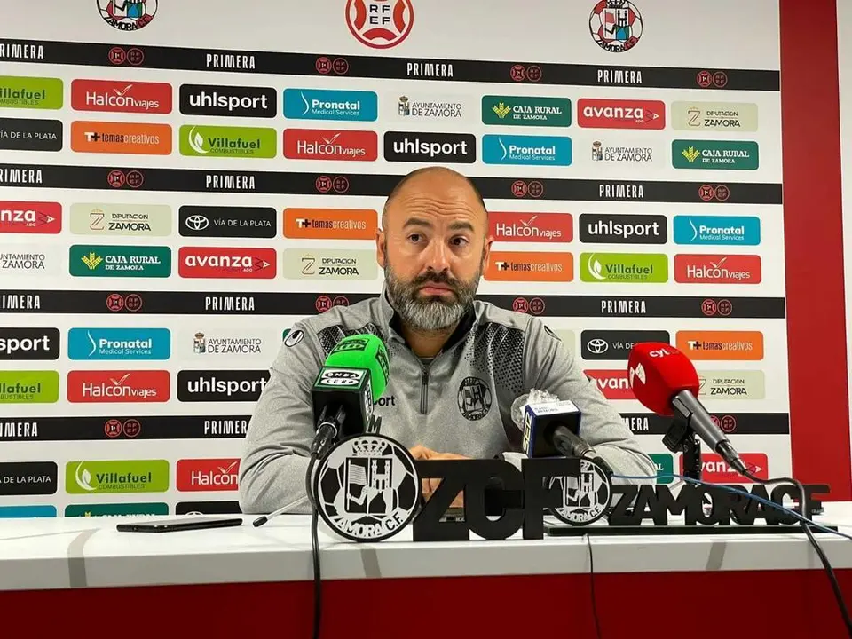 David Movilla atiende a los medios de comunicación en la previa ante el Racing de Ferrol. | FOTO: Zamora CF