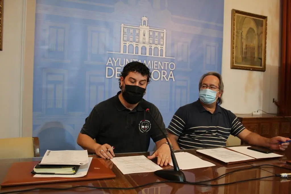 El alcalde junto al concejal de Hacienda, Diego Bernardo