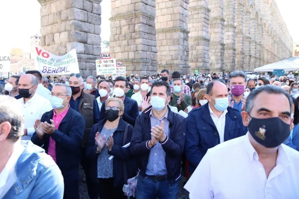 Tudanca durante la manifestación por la sanidad pública. Fotografía: PSOECYL