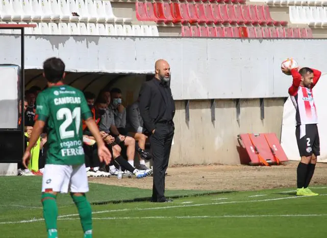 David Movilla, en un momento del partido frente al Racing de Ferrol. | FOTO: Marcos Vicente