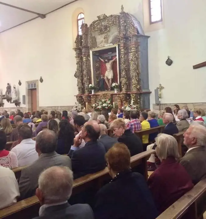 Feligreses en la misa del día del Cristo. Foto Facebook