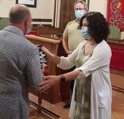Alberto Vega, durante el acto de reconocimiento a varios funcionarios por 25 años de servicio. Archivo