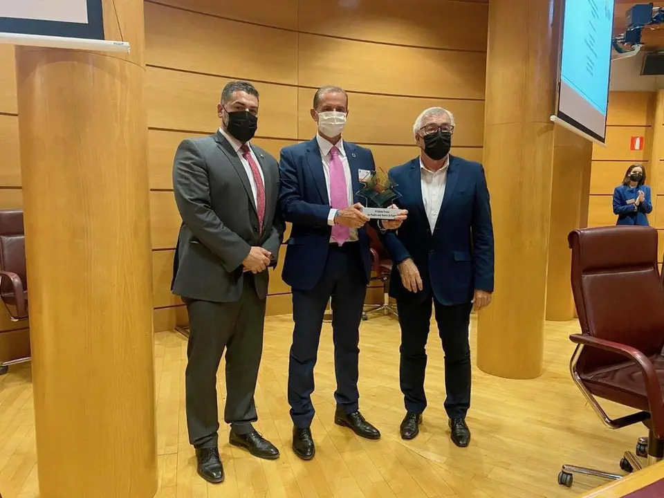 El alcalde de Puebla de Sanabria  en la entrega de premios a Paradores España