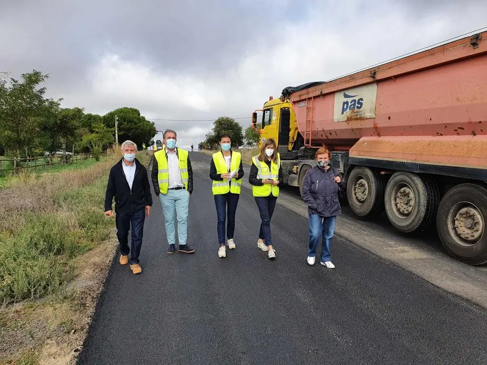 La Delegada Territorial Clara San Damián en las obras de la Carretera ZA-610