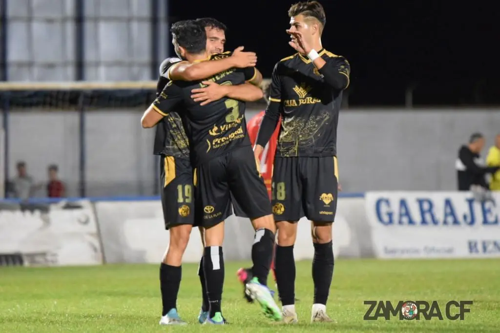 Gol del Zamora CF ante el CD Benavente. | FOTO: Zamora CF