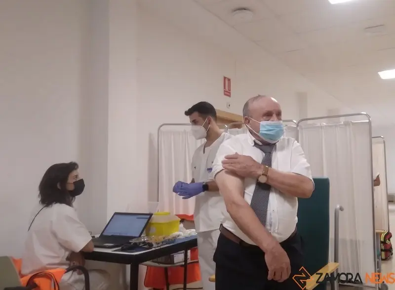 Francisco Tejedor, tras recibir la tercera dosis en la residencia de Los Tres Árboles