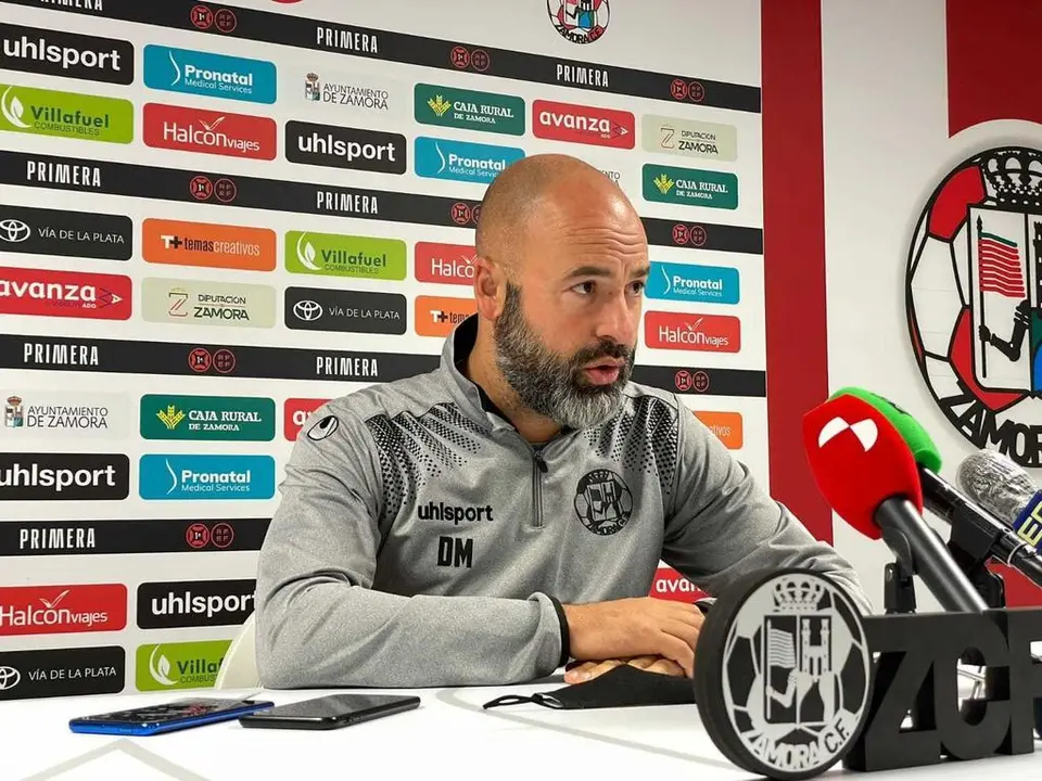 David Movilla, entrenador del Zamora CF atiende a los medios de comunicación, en la previa ante el Rayo Majadahonda. | FOTO: Zamora CF